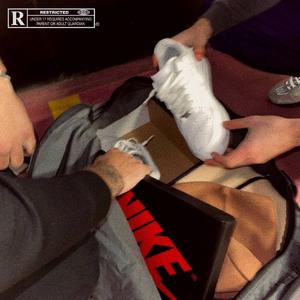 NIKE COMODE (feat. LA PLATA)