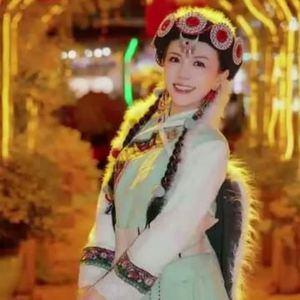 我是玉龙雪山的纳西姑娘“I Am the Naxi Girl of Jade Dragon Snow Mountain” by kaixin992025