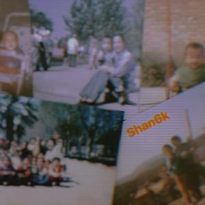 要多用力才能把可乐罐踢向月亮