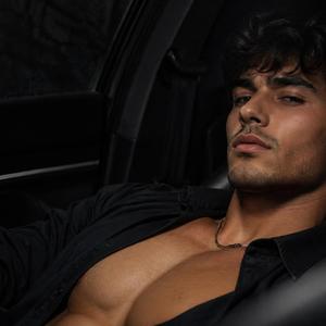 ESCAPE (R&B, dark contemporary R&B, neo-soul)