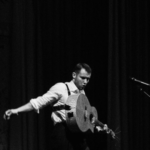 У закрытых дверей