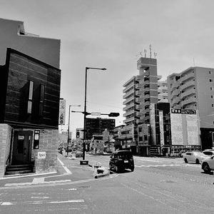 嘘だらけの祝祭空間