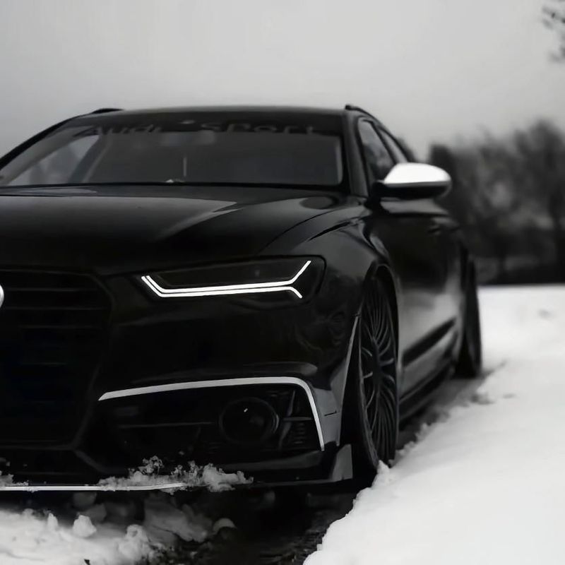 BLACK封面