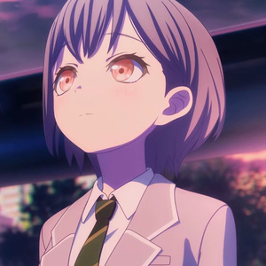 夏天、骤雨、玻璃窗上的水滴