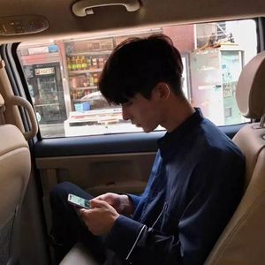 男孩