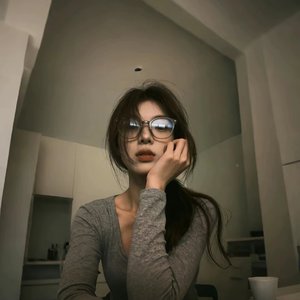 爱是共同撑一把漏雨的伞