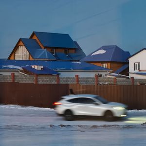 Рыжеволосая у Байкала（贝加尔湖边的红发女孩）