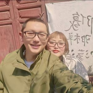 依然默许