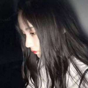 他的朋友圈的背景变成了她