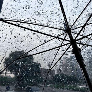 地铁里空荡的心