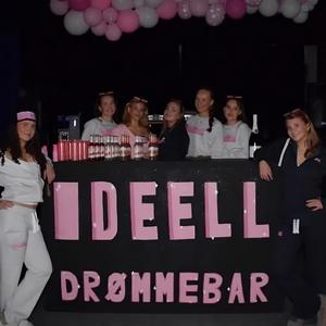 IDEELL (hjemmesnack) (feat. Amalie Solli-Mork, Hanna Utby, Milou Bakker, Karina Sætre Ormset, Helene Ytterli Tokle, Maiken Heggem Salamonsen, Nadine Ytterli Olsvik, Signe Kristin Grüner & David Ytterli Olsvik)