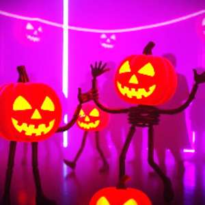 ハロウィンくねくねダンスをモンスターと踊る