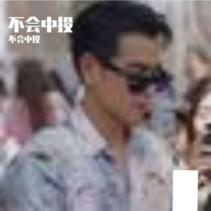 黄昏街灯点亮的城市温柔