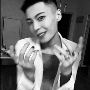 帅的 深情的 叫张万森.