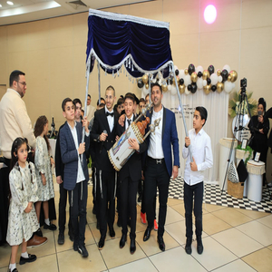 כניסה מפוארת לבר מצווה