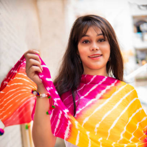 परफ्यूम लगायाई चुन्नी म