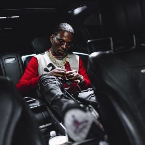 DOLPHIN 2 (feat. JAYY HUNCHO)