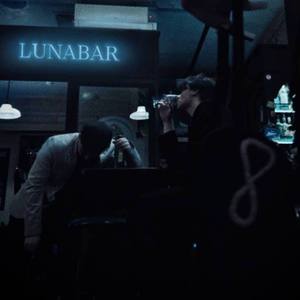 рядом с ней