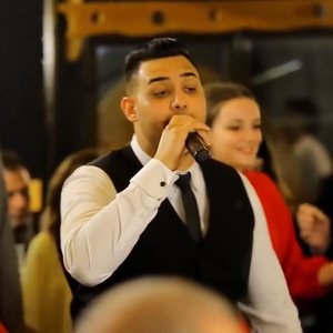 Joaca mandro joaca dantul iute ca la munte (Live)