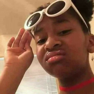 # NÃO OLHA PRO LADO QUEM TA PASSANDO E O BONDE