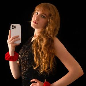 iN lOve with you phONE