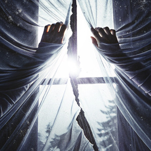 Сжала руки...