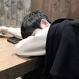 侧脸