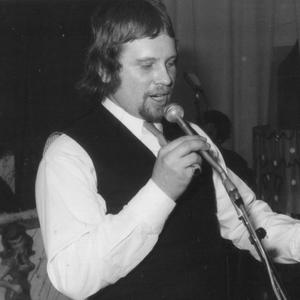 Waat enne wazel (emansepatie) (feat. Huub Saris)