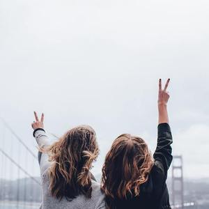 姐姐妹妹站起来