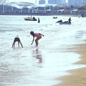 小龙女海边乐