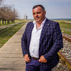 CAND E OMUL CUM SE CADE