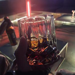 中产小孩（翻自 刘思鉴）