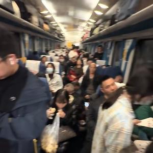 客车鸣笛泪先流