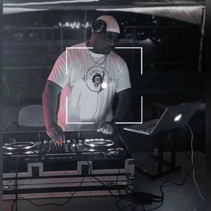 DJ Jay-E on the Beat