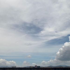 云在手心转了圈