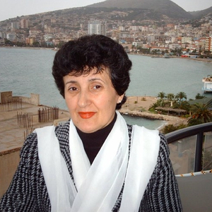 Thelleze Qe Shkel Mbi Vese