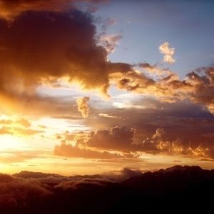 多想在平庸的生活拥抱你