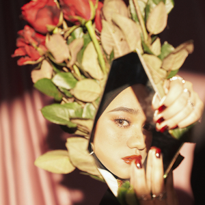 Menikmati Kebohongan