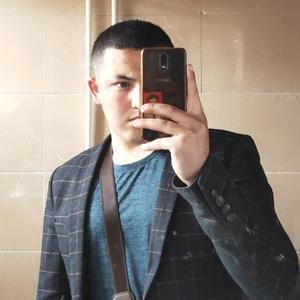 我总在每一个黑夜想你 嘲笑自己傻得可以