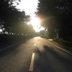 漫无目的想着走着