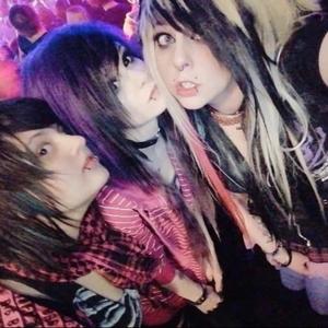 pop a molly in the club (feat. wujek)