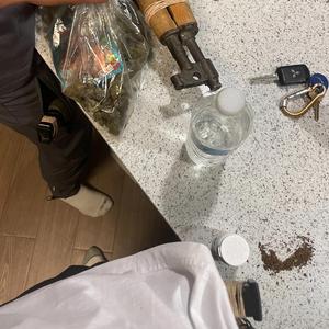 Auntie Going Cry (feat. Freecar)