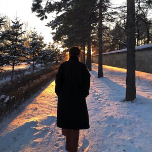 再见只是陌生人