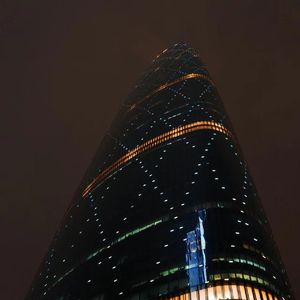 浅谈小资文娱及其受众脱离现实——以音乐，影视及“我”为例(Prod. Matthew May)