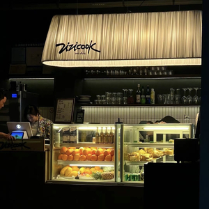 是不是只要足够冷漠 难过的就不会是我