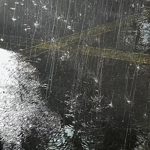 暴雨 泥土