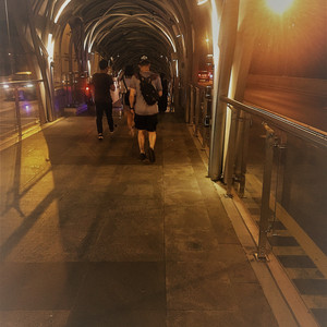 夜的路口