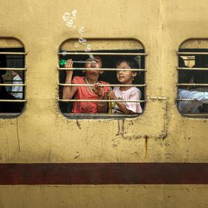 Shikkha Thakle Matha Niche (শিক্ষা থাকলে মাথা নিচে)