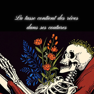 La tasse contient des rêves dans ses coutures