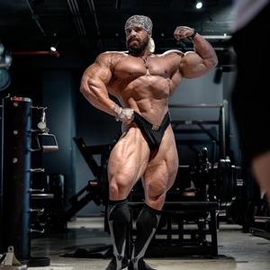 Lightweight Turns to Glory